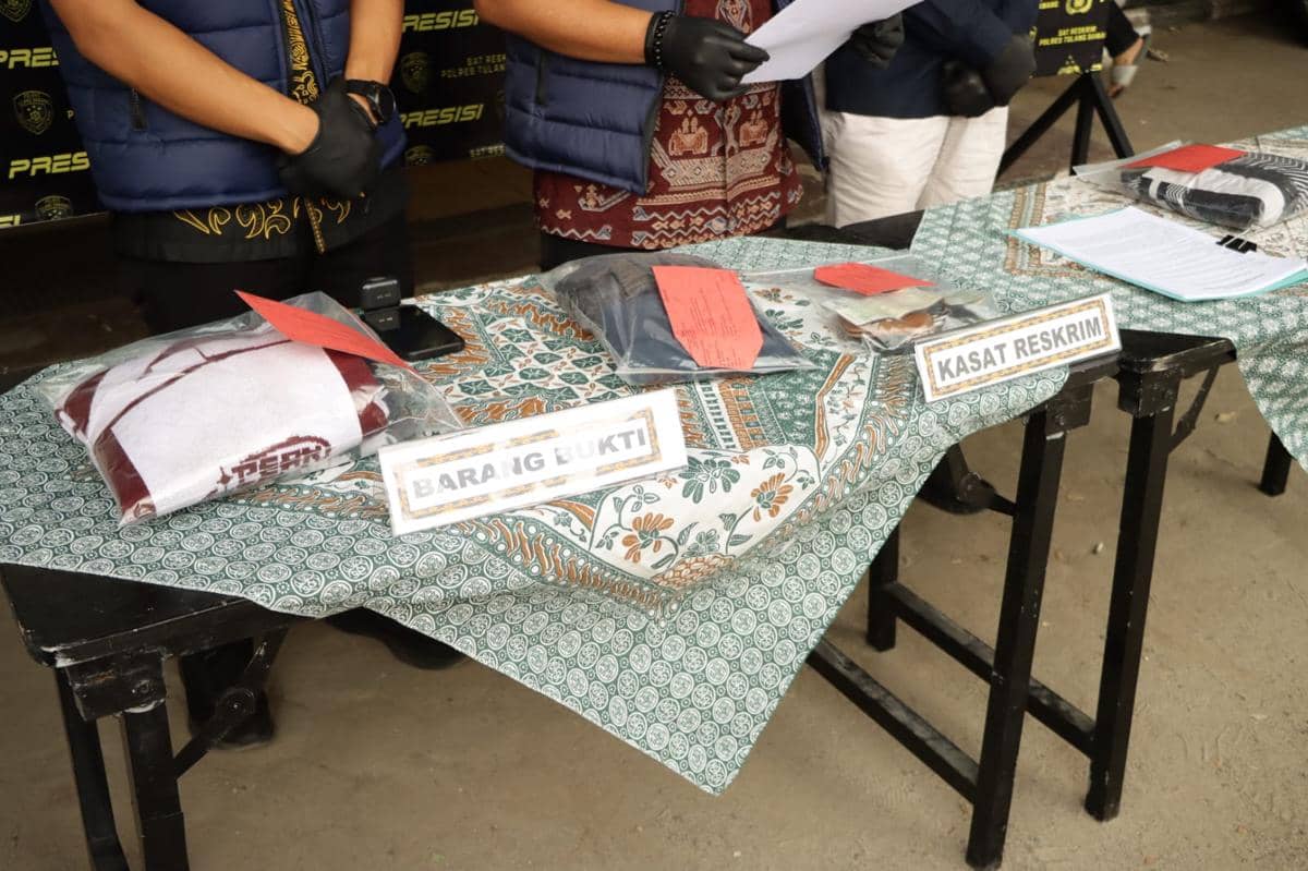 Barang bukti diamankan polisi kasus dugaan persetubuhan anak di bawah umur. (Dok. Polres Tulang Bawang).