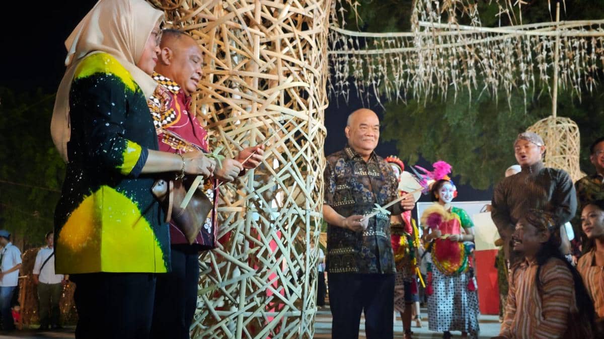 Penutupan Festival Kebudayaan Yogyakarta (FKY) 2026 resmi ditutup di Lapangan Beran Sleman, Eks Pabrik Gula Beran-Area Pemda, Sabtu (19/9/2026). (IDN Times/Herlambang Jati Kusumo)
