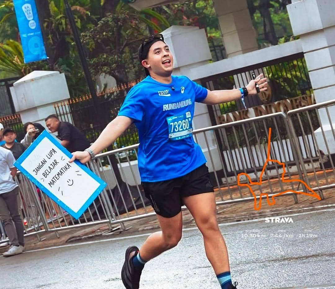 Jerome Polin kerjakan soal matematika sambil lari 10k