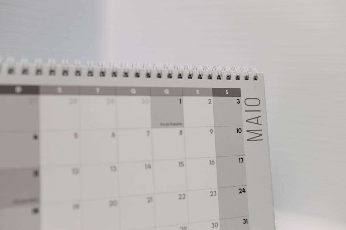 ilustrasi tanggal merah atau hari libur pada kalender