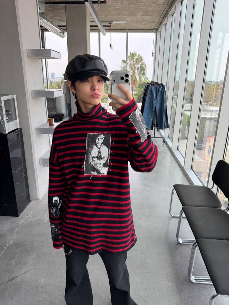 ide styling outfit merah ala Jihoon TREASURE