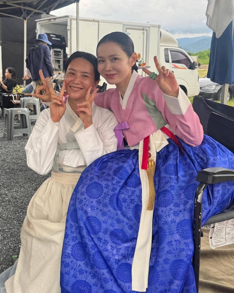 Seo Ji Woo dan Son Ye Jin di balik layar The Scandal