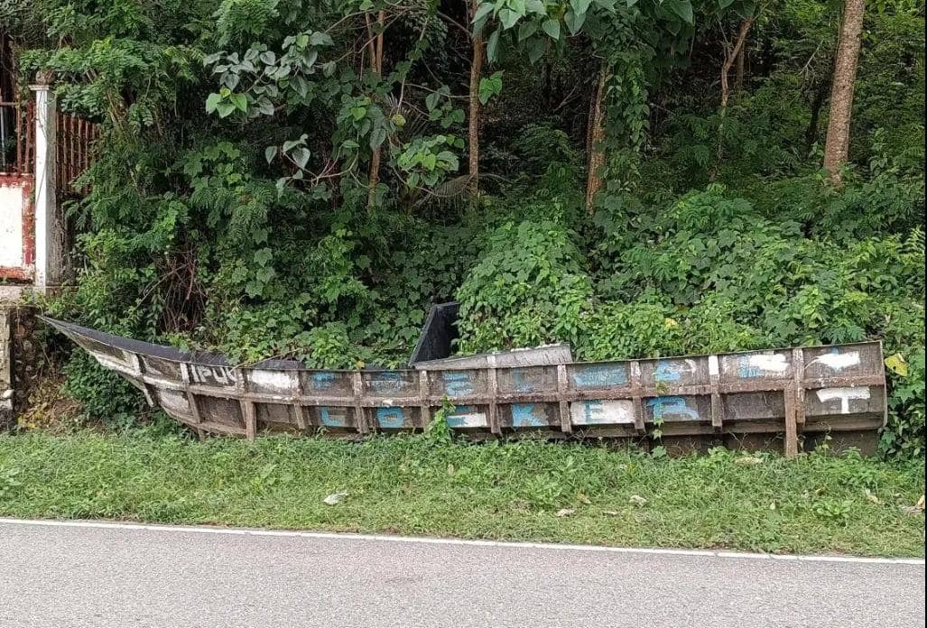 Kapal yang rusak dalam kasus korupsi bantuan hibah Kemensos untuk nelayan Ende. (Dok Polres Ende)