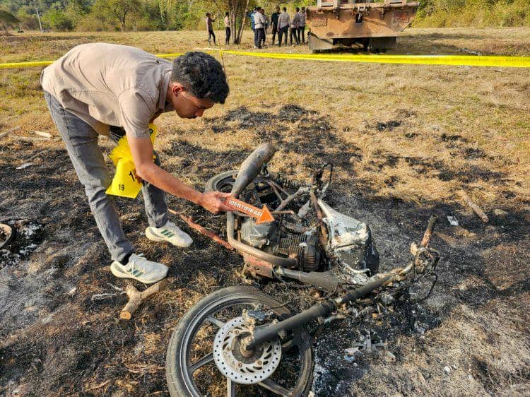 Proses olah TKP konflik kelompok adat di Desa Tanjung Boleng, Manggarai Barat. (Dok Polres Manggarai Barat)