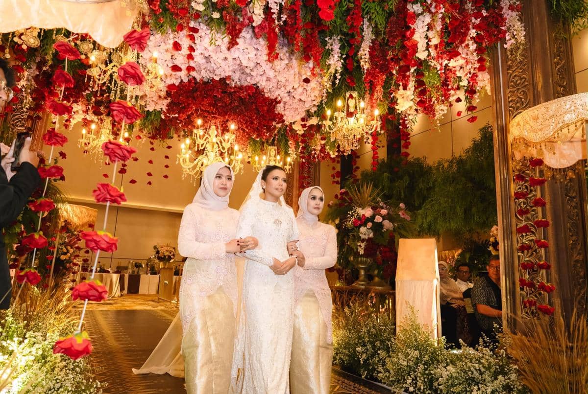 Momen pernikahan adik Billy Syahputra yang dibagikan melalui unggahan resmi akun Instagram Raffi Nagita.
