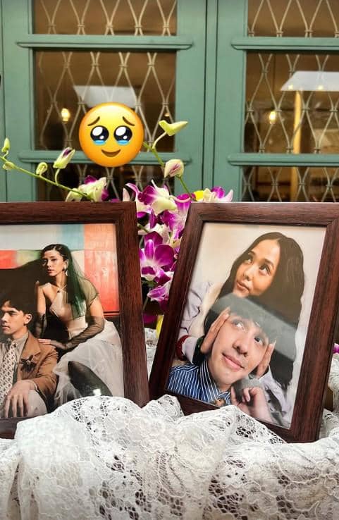 Mario Caesar NPD dan pasangannya berpose dalam momen pernikahan, mengenakan busana pengantin bernuansa putih.