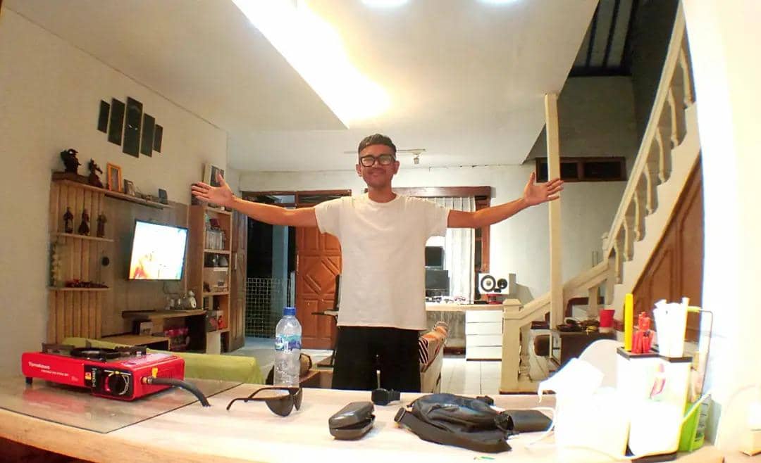 Potret Aries Budiman yang dibagikan melalui akun Instagram @aries_budiman dalam unggahan media sosial.