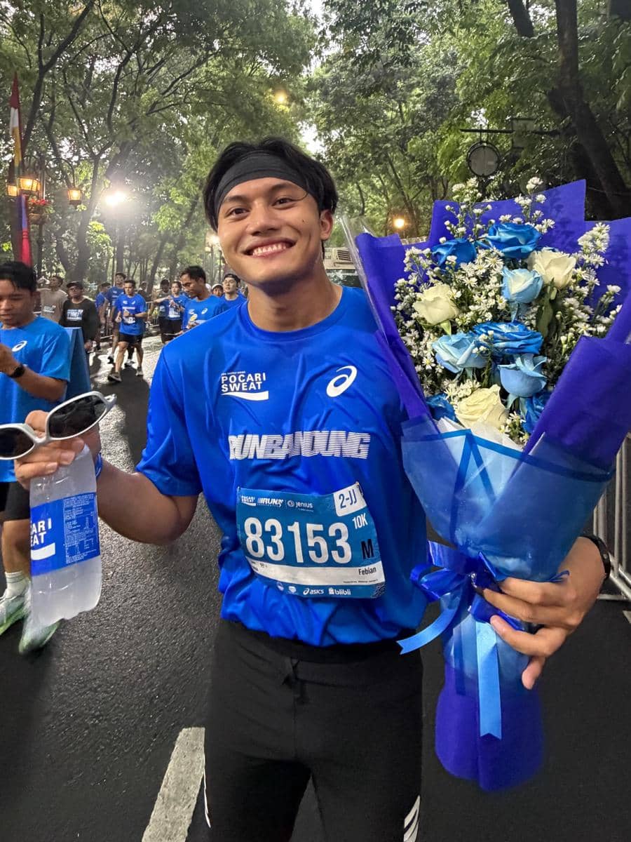 Seorang artis menghadiri acara Pocari Sweat Run Bandung 2026, seperti dibagikan melalui akun Instagram.