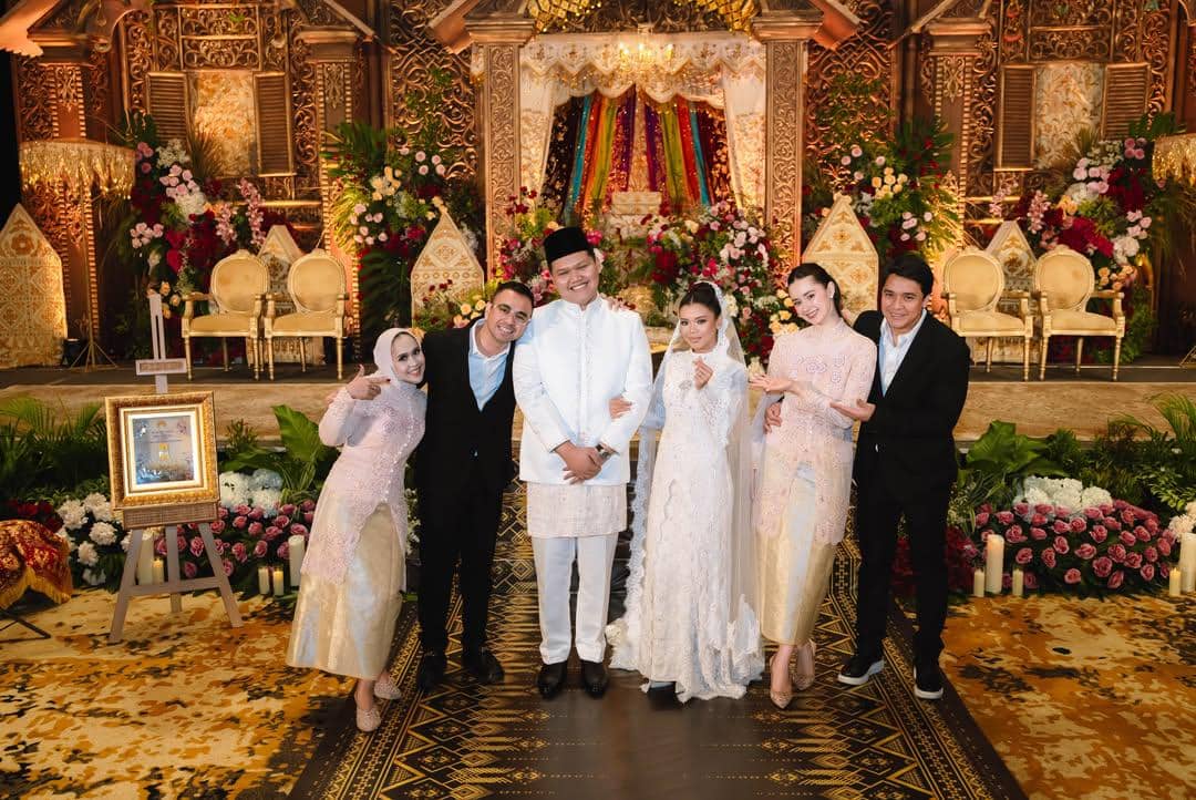 Momen pernikahan adik Billy Syahputra yang dibagikan akun Instagram Raffi Nagita dalam sebuah unggahan.
