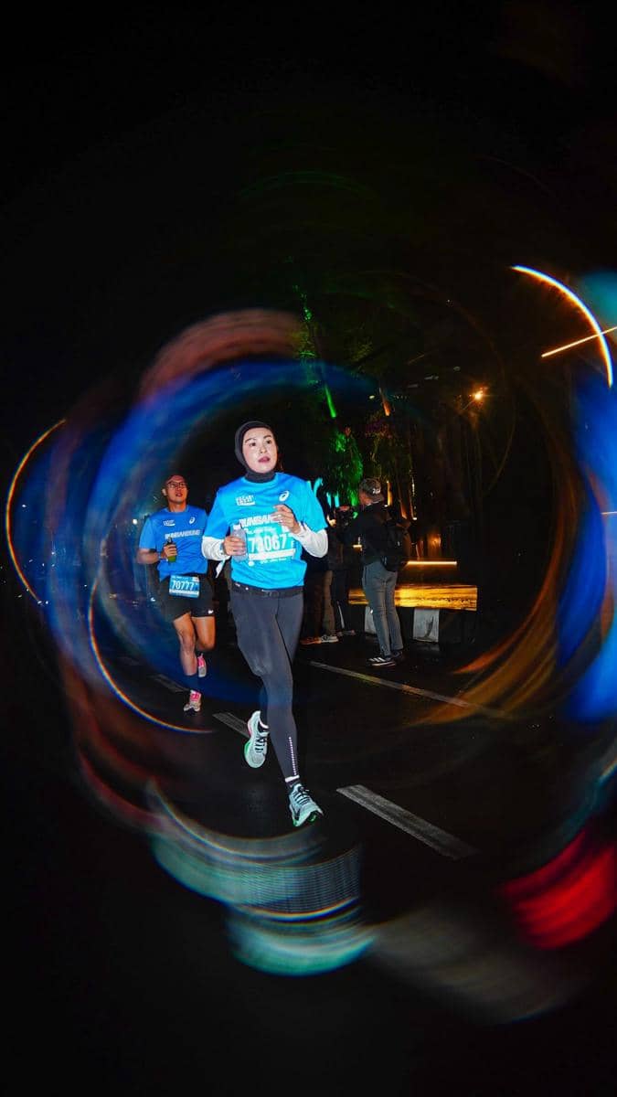 Artis berpose saat mengikuti Pocari Sweat Run Bandung 2026, sebagaimana dibagikan akun Instagram Soraya Larasati.