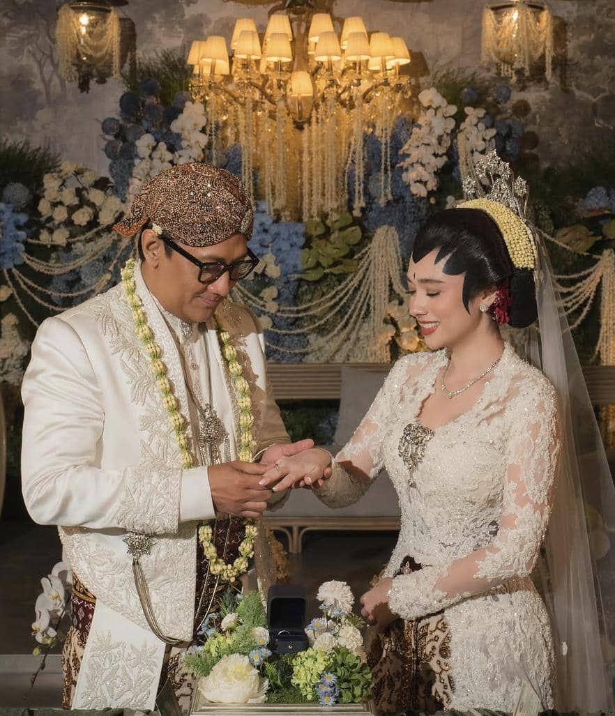Ide Kebaya dan Makeup Akad Nikah Amanda Rigby, Istri Andre Taulany