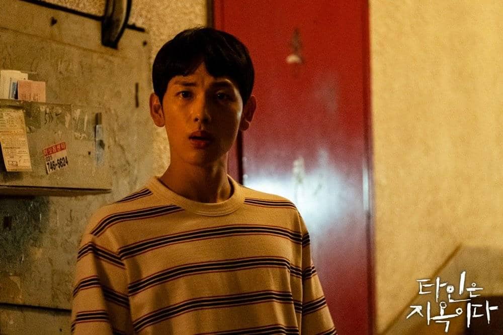 Cuplikan adegan drama Strangers from Hell dalam dokumentasi resmi dengan kredit OCN/Strangers from Hell.