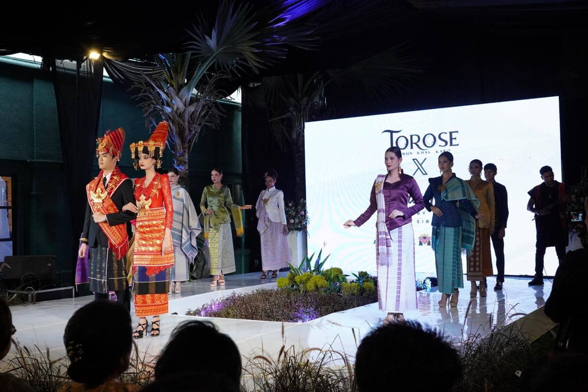 Tenun Karo Naik Kelas, Kolaborasi Torose X Ethnic By Irma Sirega