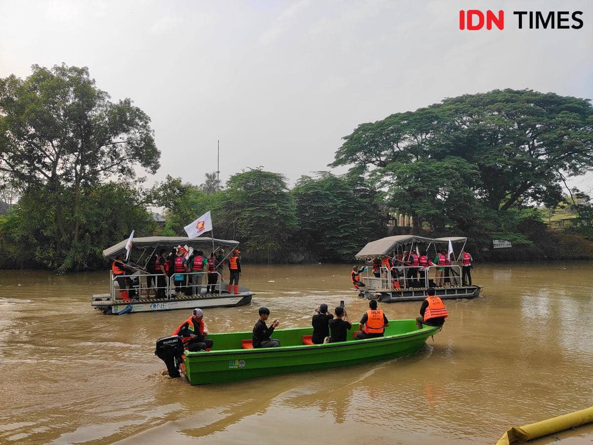 Gerindra Bersihkan Kali Bekasi, Tebar Benih Ikan hingga Tanam Pohon