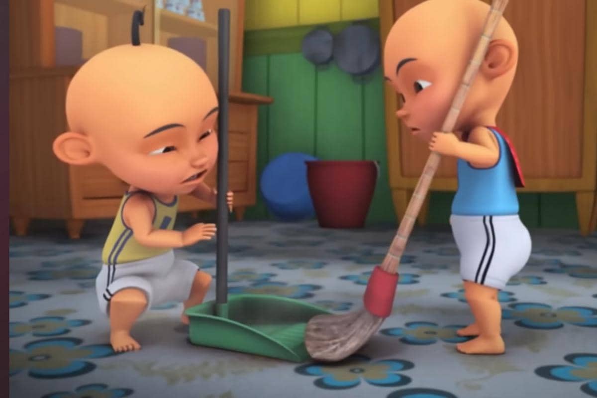 Upin dan Ipin sering membantu Kak Ros dan Opah mengerjakan pekerjaan rumah