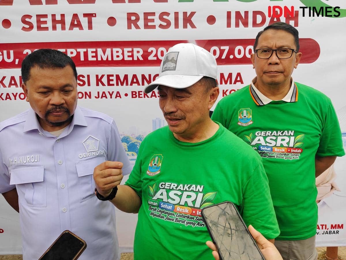 Gerindra Bersihkan Kali Bekasi, Tebar Benih Ikan hingga Tanam Pohon