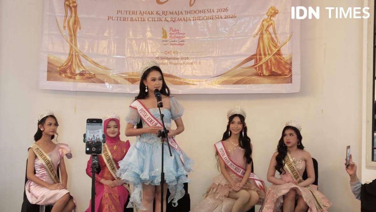 Lima puteri asal Sumatera Selatan berpose bersama untuk persiapan ajang tingkat nasional, termasuk wakil Lubuklinggau.