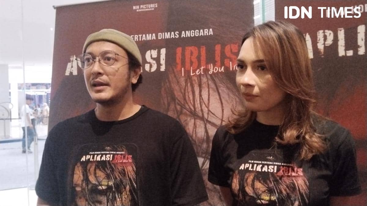 Dimas Anggara dan Dosma menyapa warga Palembang usai screening film Aplikasi Iblis di Cinema XXI Palembang Square.