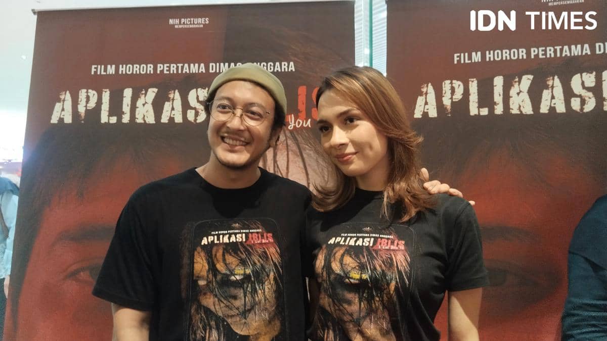 Dimas Anggara dan Dosma menyapa warga Palembang setelah screening film Aplikasi Iblis di Cinema XXI Palembang Square.