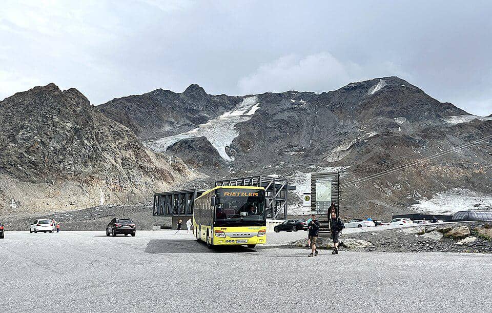 Halte Bus di Area Ski Gletser Kaunertal