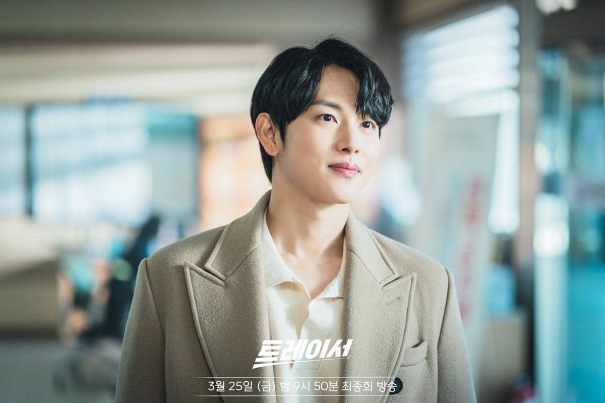 Cuplikan adegan drama Korea Tracer produksi MBC dengan suasana cerita yang menegangkan dan para tokohnya.