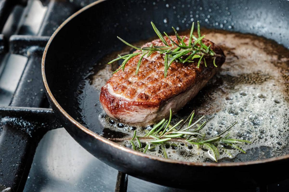 ilustrasi masak steak