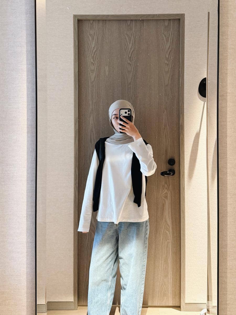 Potret Nadhifa Allya Tsana, penulis Indonesia yang dikenal melalui akun Instagram @ntsana.