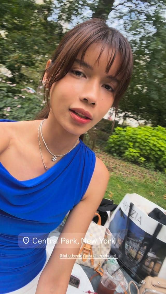 Sabrina Chairunnisa asyik bersepeda di Central Park
