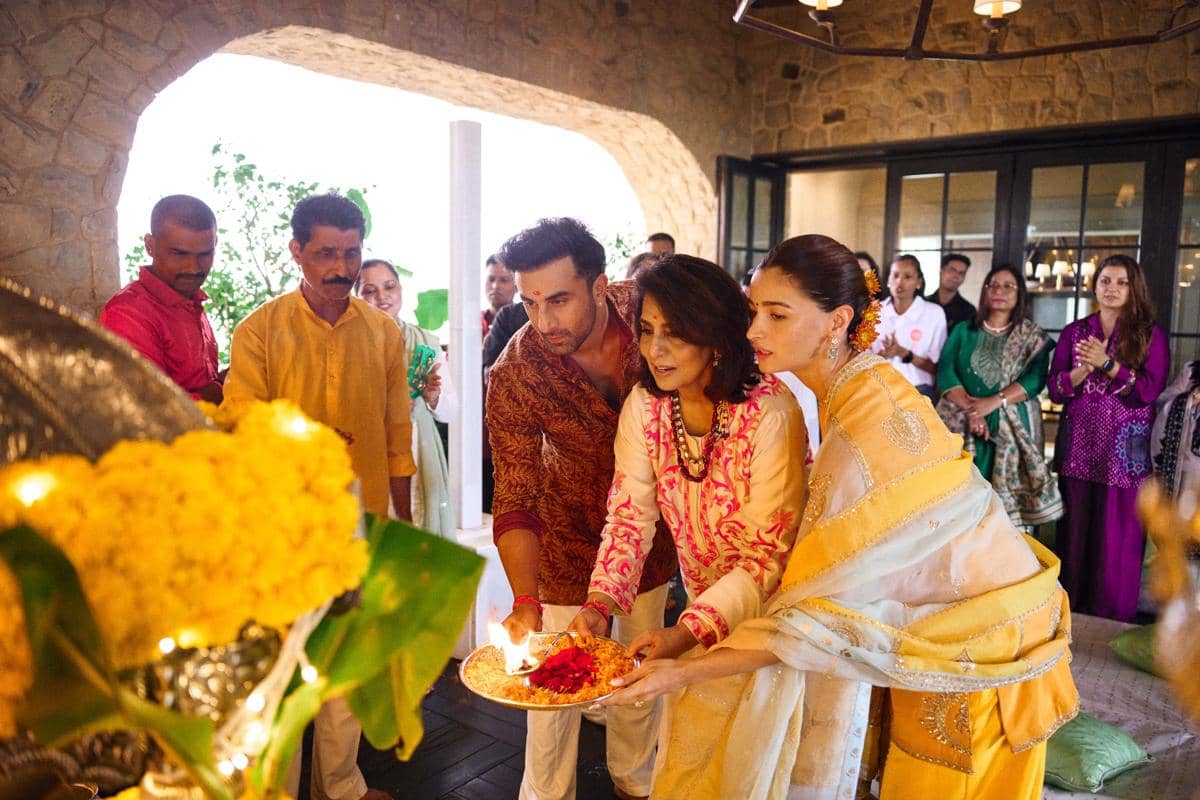 Alia Bhatt Rayakan Ganesh Chaturthi 2026 Bareng Keluarga, Hangat Pol!