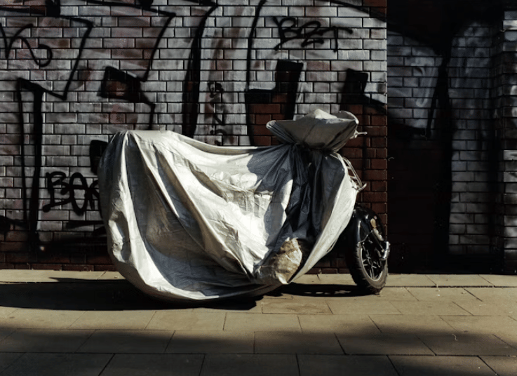 Kenapa Cover Motor Bisa Memicu Karat Saat Musim Hujan?