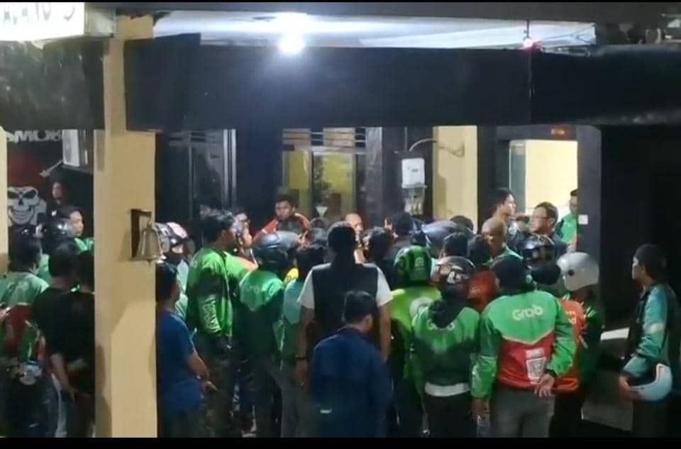 Ojol Dibacok Jukir Liar Diduga Cekcok Gegara Parkir di Makassar