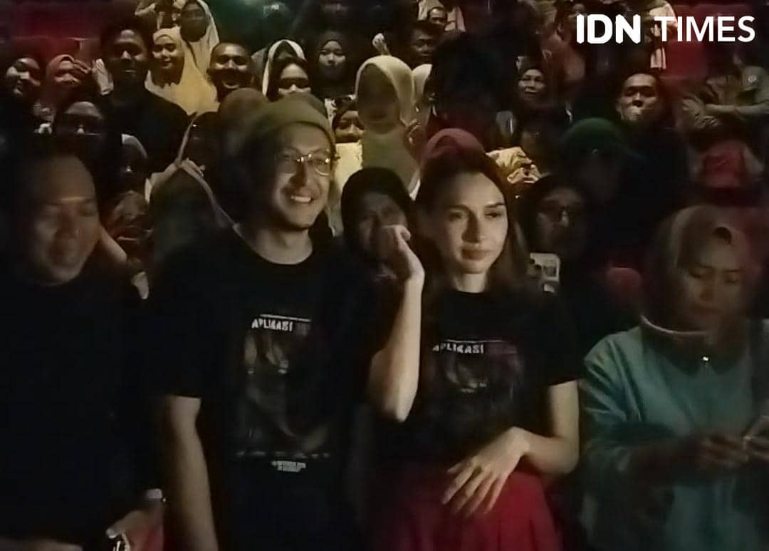 Dimas Anggara menyapa warga Palembang setelah screening film Aplikasi Iblis di Cinema XXI Palembang Square.