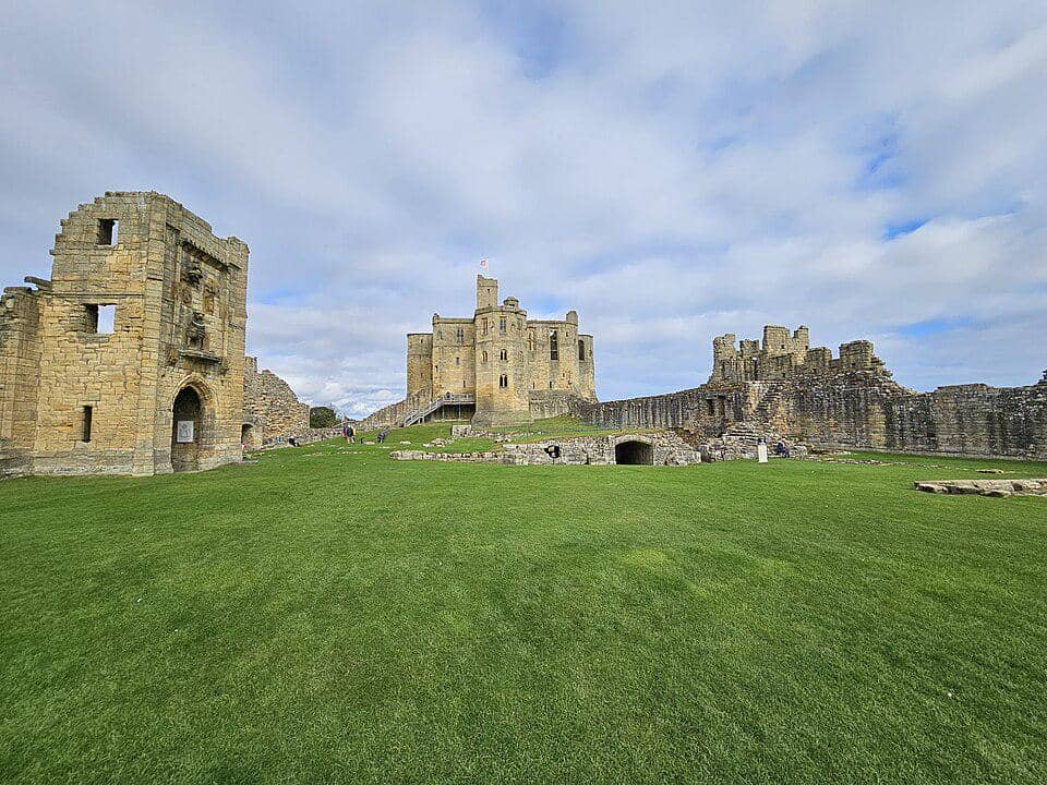 Kastil Warkworth di Inggris
