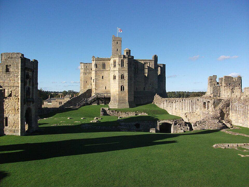 Kastil Warkworth di Inggris