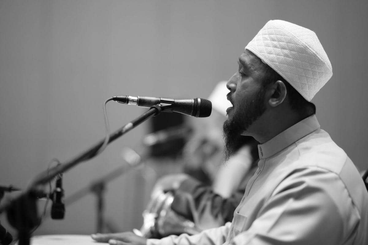 Lirik Maula Ya Sholli Wasallim Daiman Abada dan Terjemahan