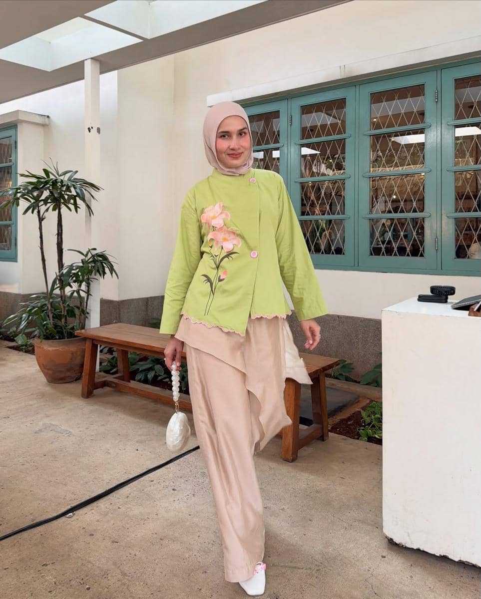 Dwihanda (instagram.com/dwihandaanda)