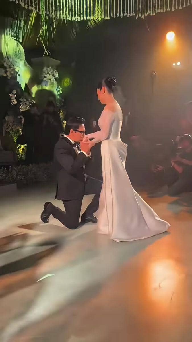 Andre Taulany dan Amanda Rigby menghadiri resepsi pernikahan dalam unggahan akun penggemar di Instagram.