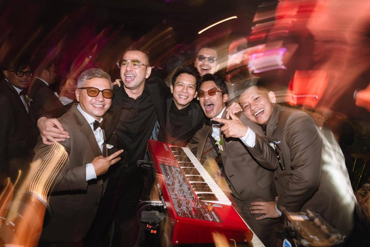 Andre Taulany dan Amanda Rigby dalam momen resepsi pernikahan yang diunggah melalui akun Instagram Raffi dan Nagita.