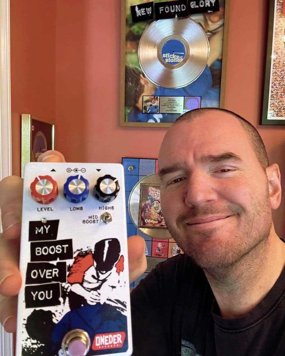 Chad Gilbert dari New Found Glory dalam potret yang dibagikan melalui akun Instagram @xchadballx.