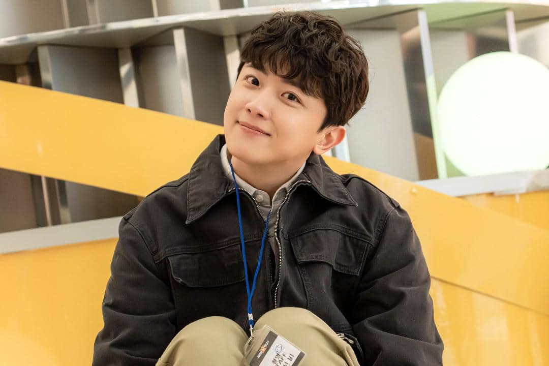 Potongan adegan drama Flex x Cop 2 yang menampilkan para pemeran dalam materi promosi resmi SBS Drama.