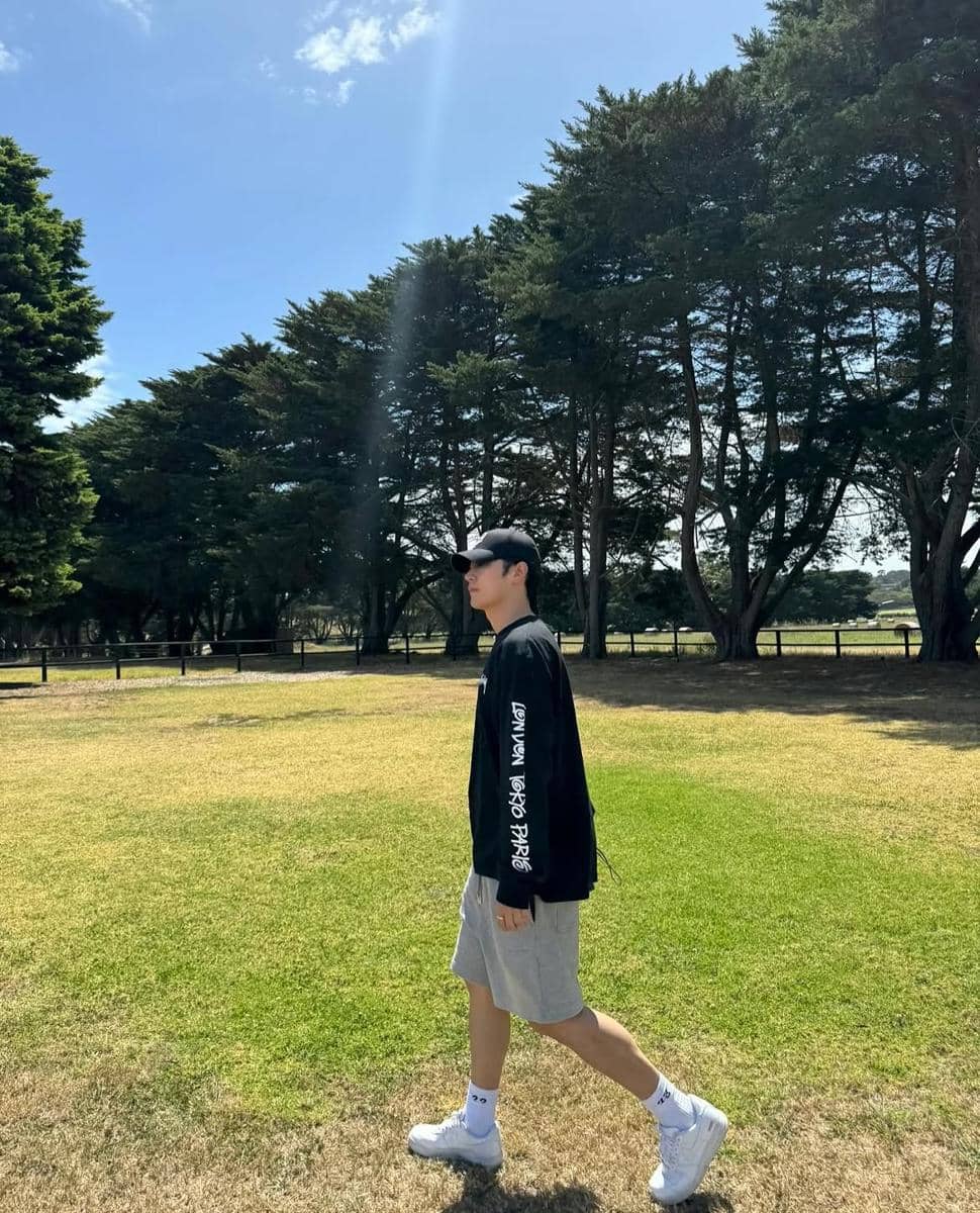 inspirasi gaya ala Park Seo Ham