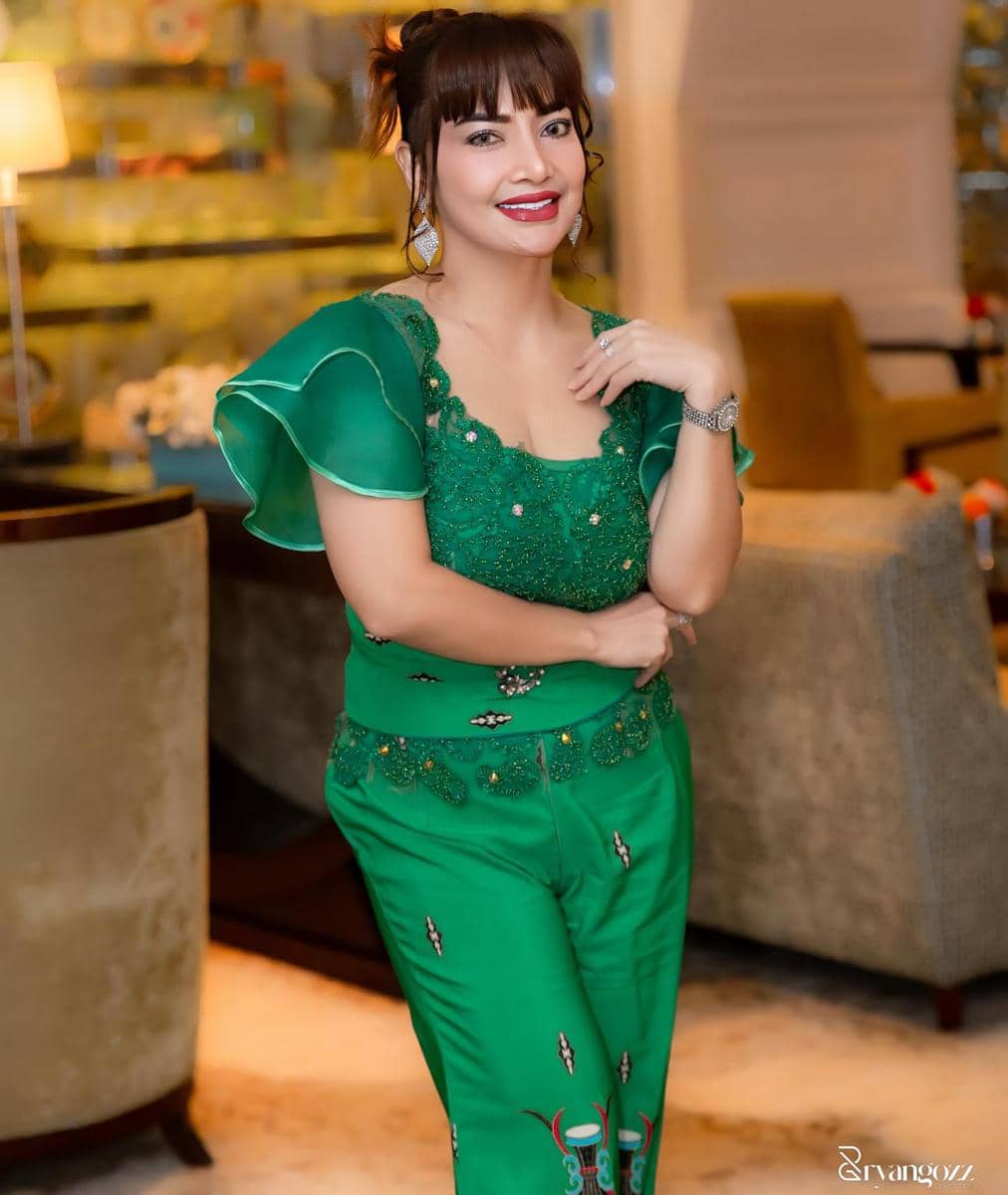 gaya makeup pesta Irma Darmawangsa