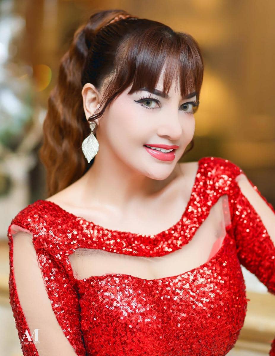 gaya makeup pesta Irma Darmawangsa