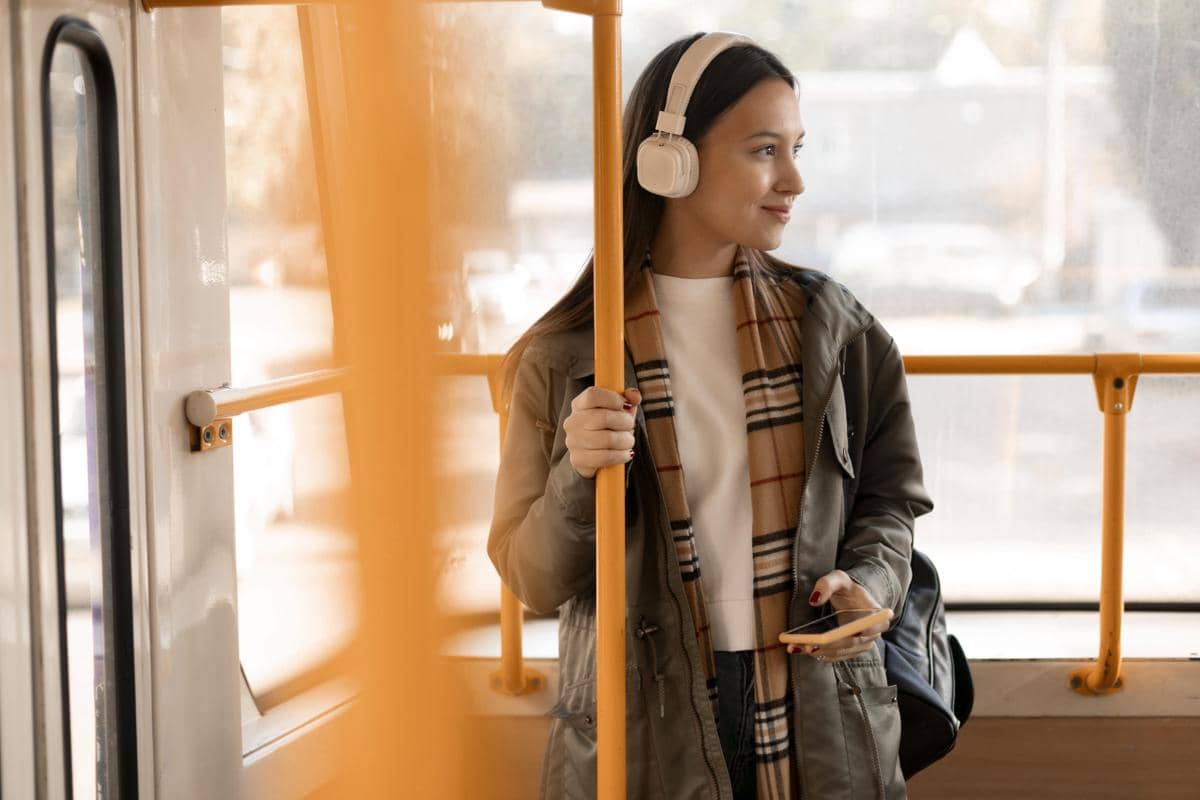5 Tips Menjaga Mood sebelum Sampai Kantor saat Rush Hour