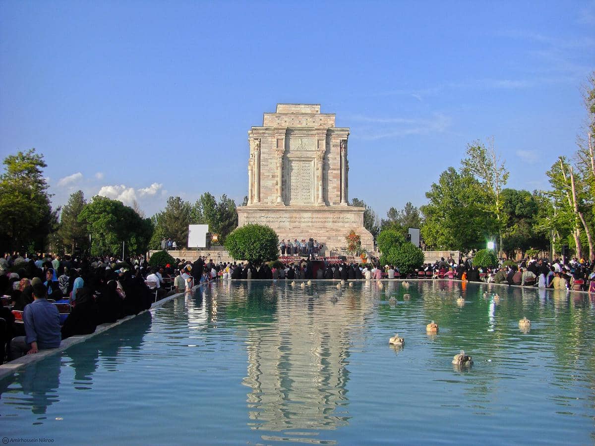 Makam Ferdowsi, Penghormatan bagi Penyair Nasional Iran