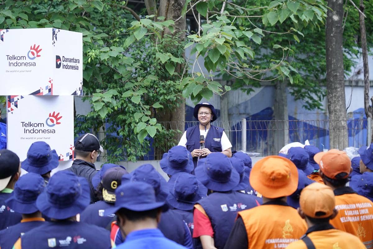 Hari Sungai & World Cleanup Day, TelkomGroup Angkut 5,1 Ton Sampah Kali Krukut
