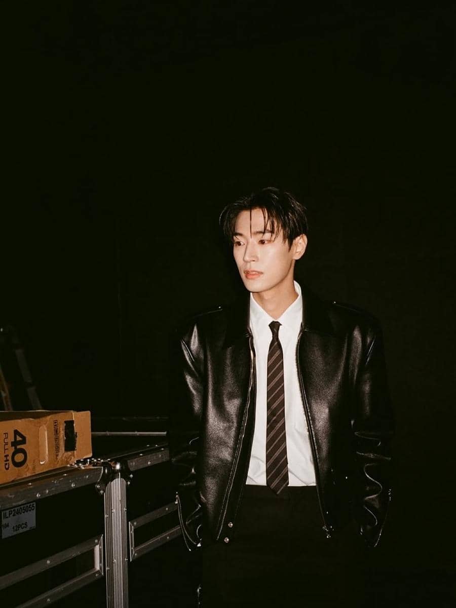 inspirasi outfit ala Park Seo Ham