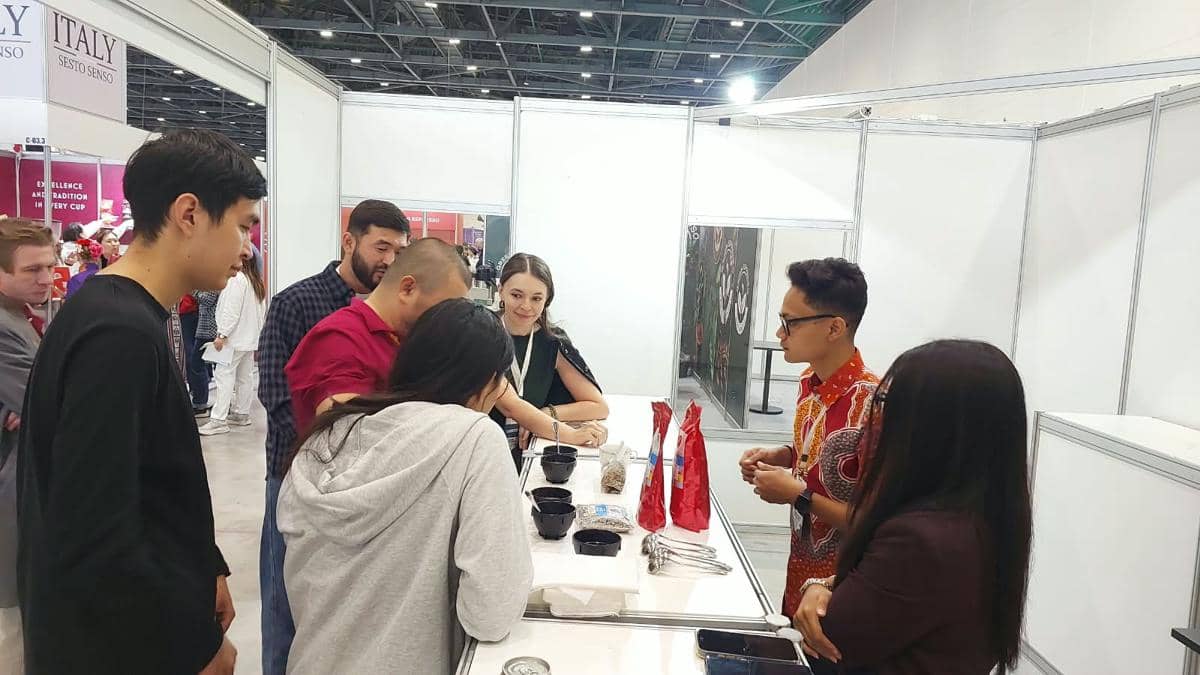 Nalendra, Petani Binaan Unnes Semarang Ajak Warga Kazakhstan Cicipi Kopi Jateng