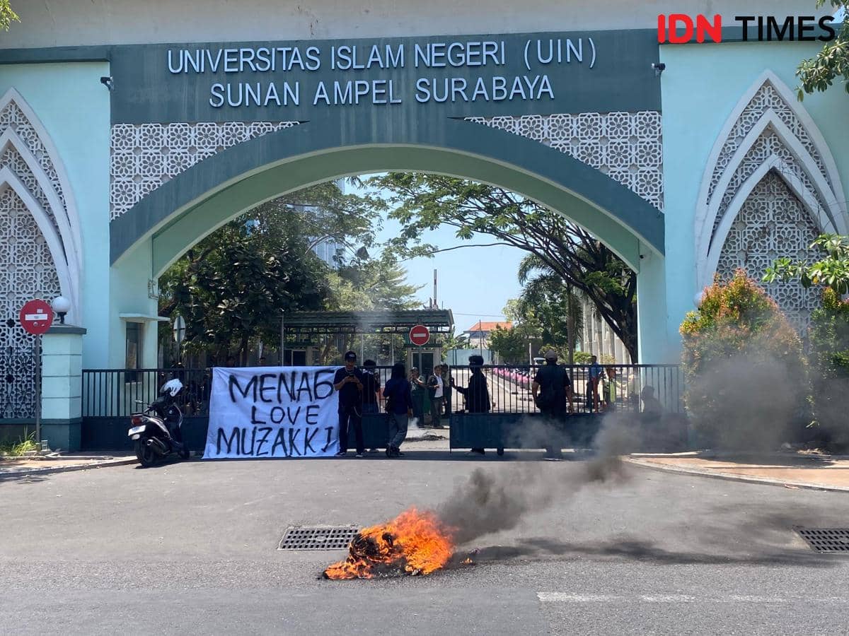 Mahasiswa UINSA Segel Kampus, Desak Rektor Akhmad Muzakki Mundur!