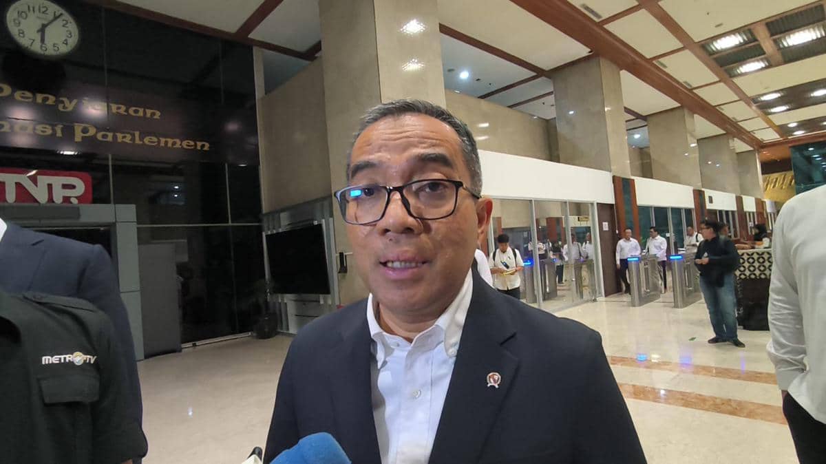 DPR Kaji Biaya Pendidikan Gratis hingga Kuliah, Disesuaikan dengan APBN